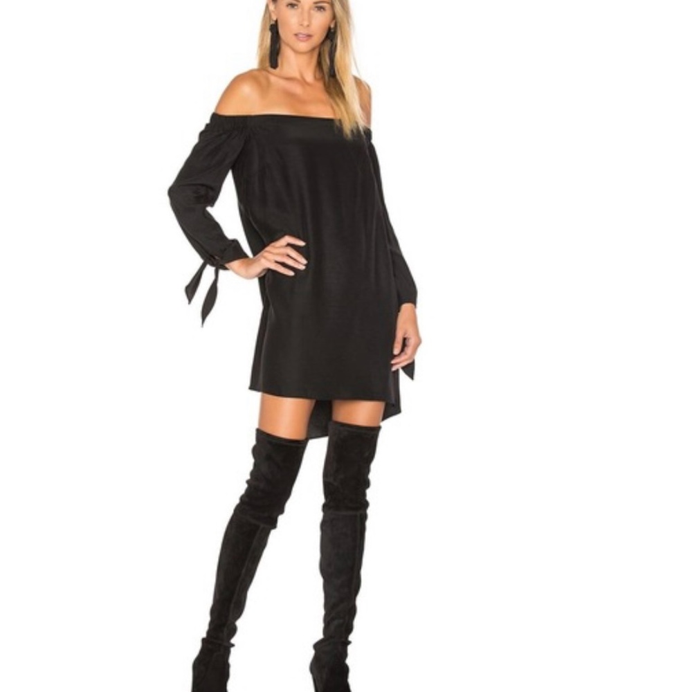 Gorgeous, 100% silk Amanda uprichard off the shoulder dress